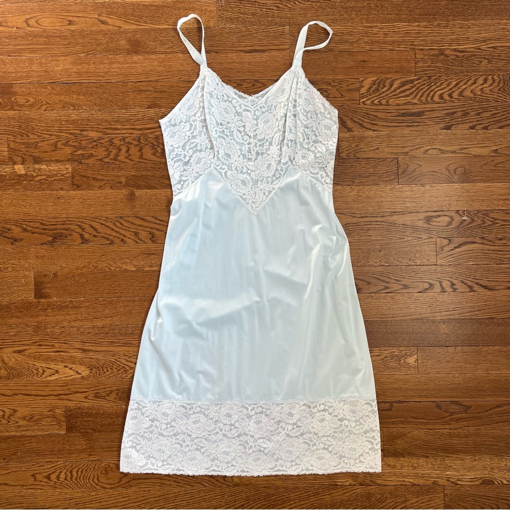 Vintage Vanity Fair Lacy Bust & Hem Aqua Nylon Slip no tag